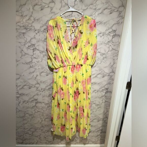 ASOS DESIGN pleated wrap front midi dress in yellow floral - Picture 5 of 6